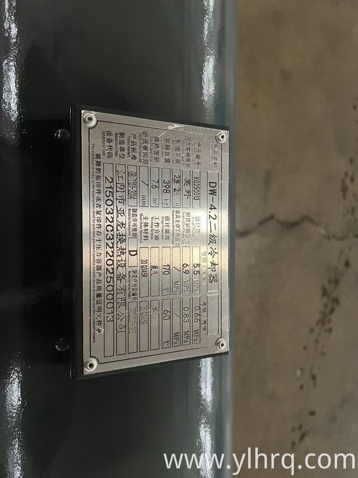 A component used to cache gas in the front section of a compressor